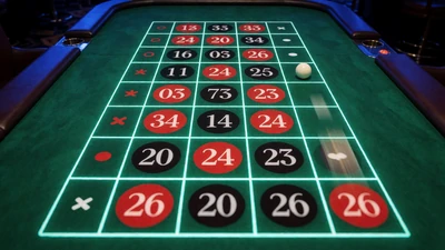 Live-Roulettetisch mit gr&uuml;nem Filz und neon-leuchtendem Einsatzraster f&uuml;r Roby Casino Live Casino